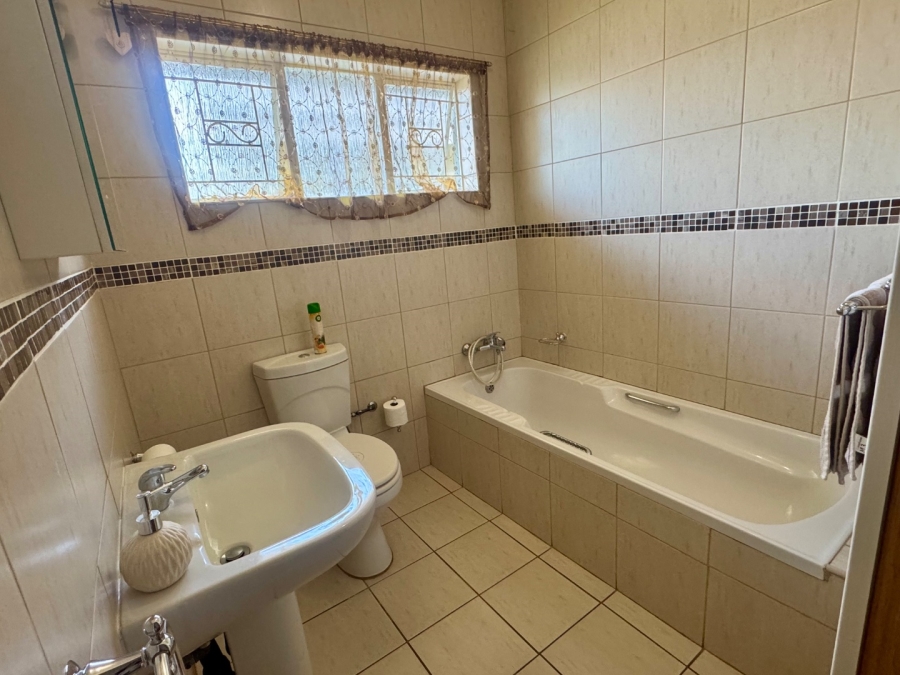 4 Bedroom Property for Sale in Flamwood North West